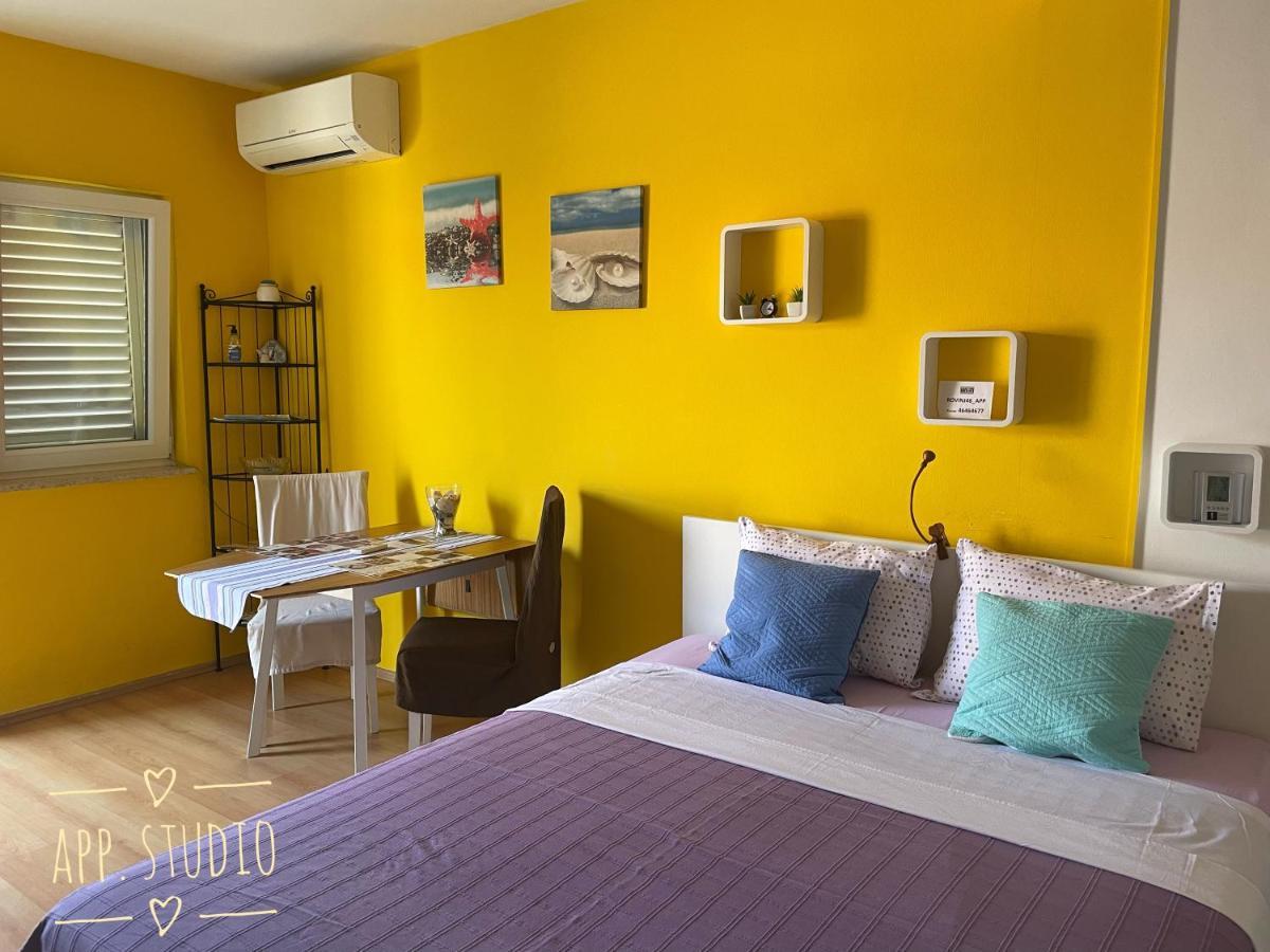 Apartments Mery Rovigno Esterno foto